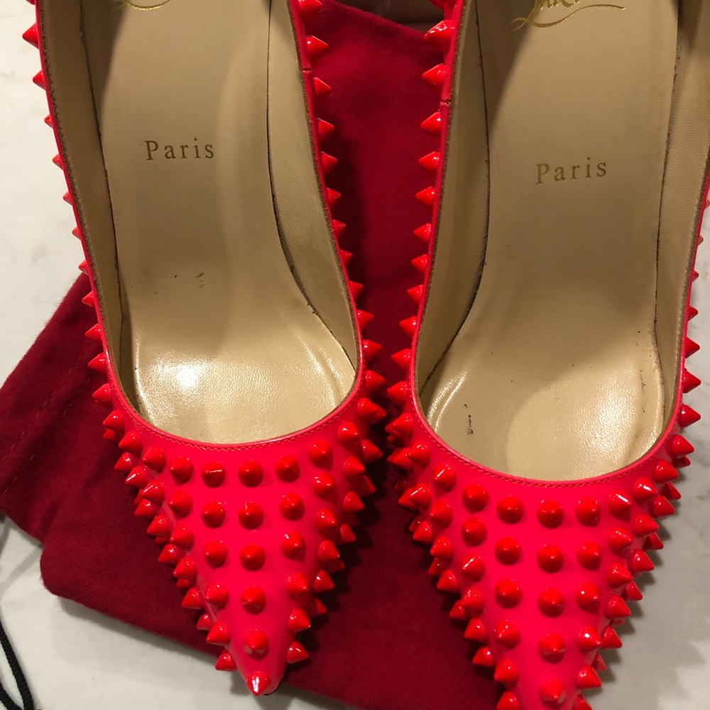 Christian Louboutin pumps. - Picture 6 of 6